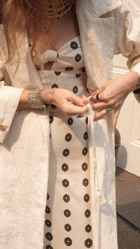 La Monumental Embroidered Coat / Ecru